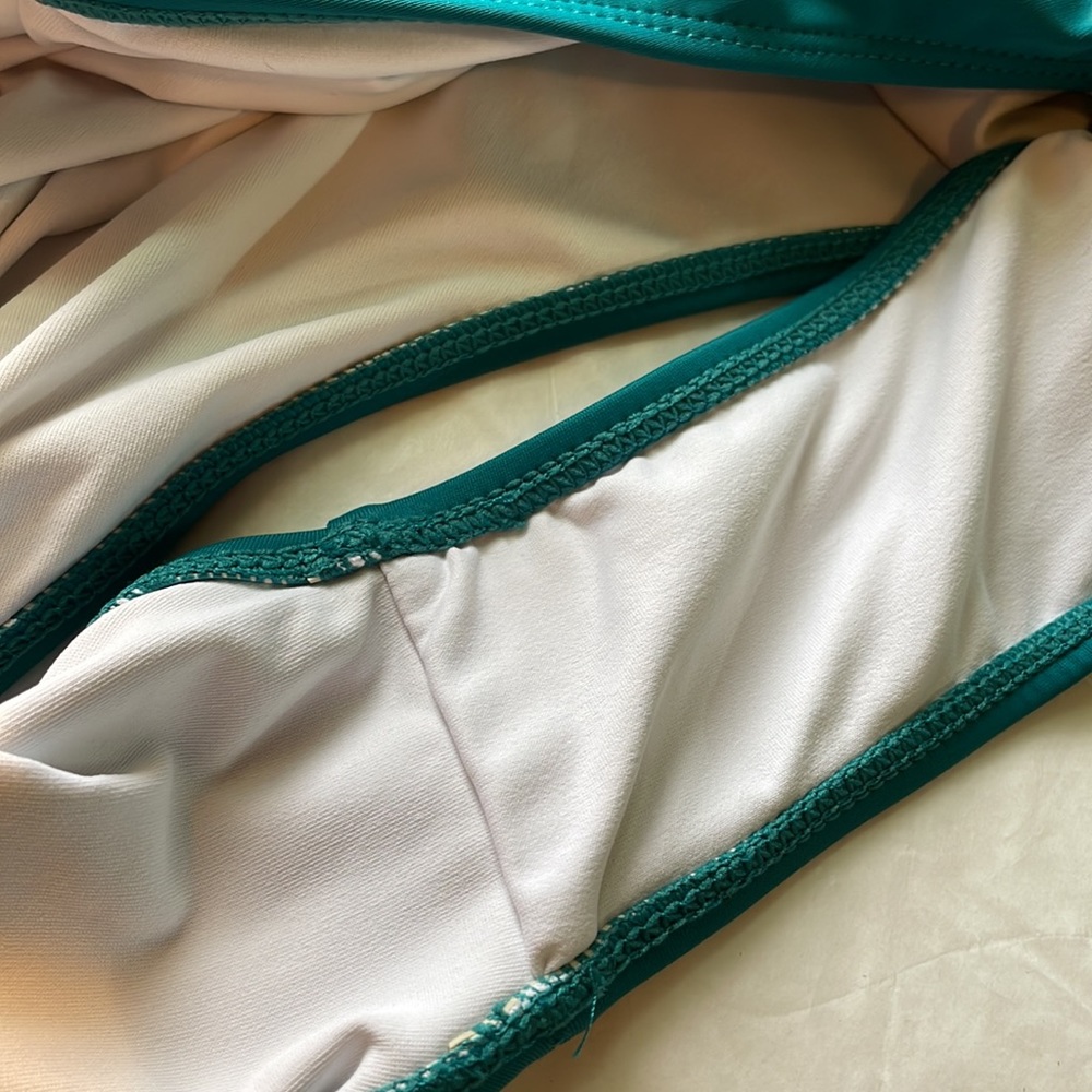 Teal color & lace - Picture 8 of 9